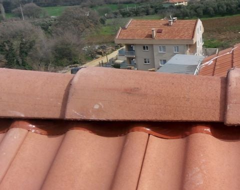 BRASS UZMAN BETON KİREMİT  ( KIRMIZI YÜZEY KAPLAMALI)